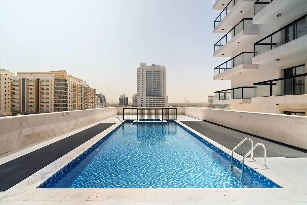 Super Deluxe Apartmentpool Dubai Apartment